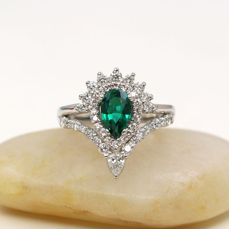 14K LAB EMERALD DIAMOND HALO CHEVRON RING