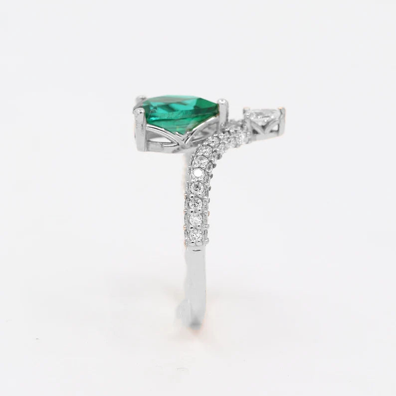 14K LAB EMERALD DIAMOND CHEVRON RING