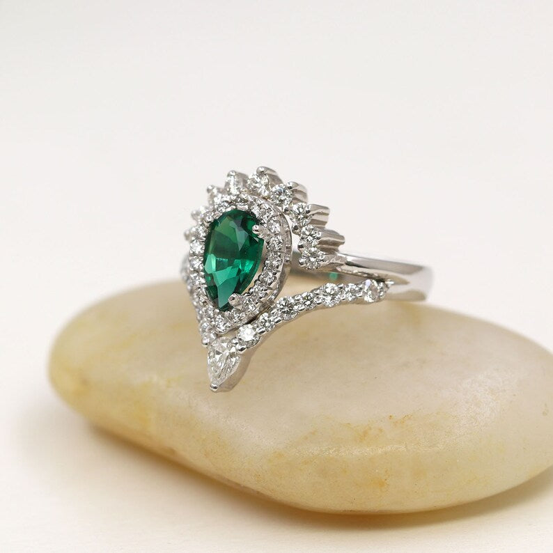 14K LAB EMERALD DIAMOND HALO CHEVRON RING