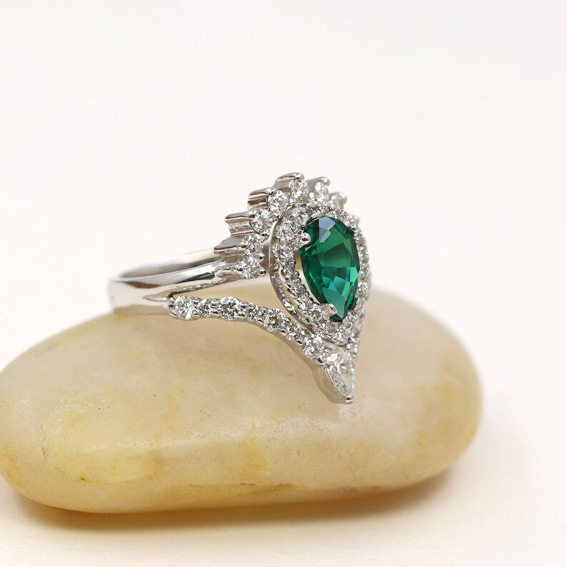 14K LAB EMERALD DIAMOND HALO CHEVRON RING