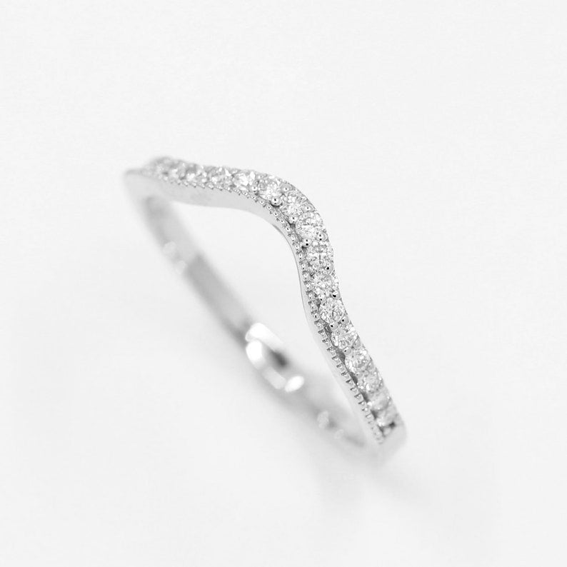 14K 0.22CT DIAMOND MILGRAIN CURVED BAND