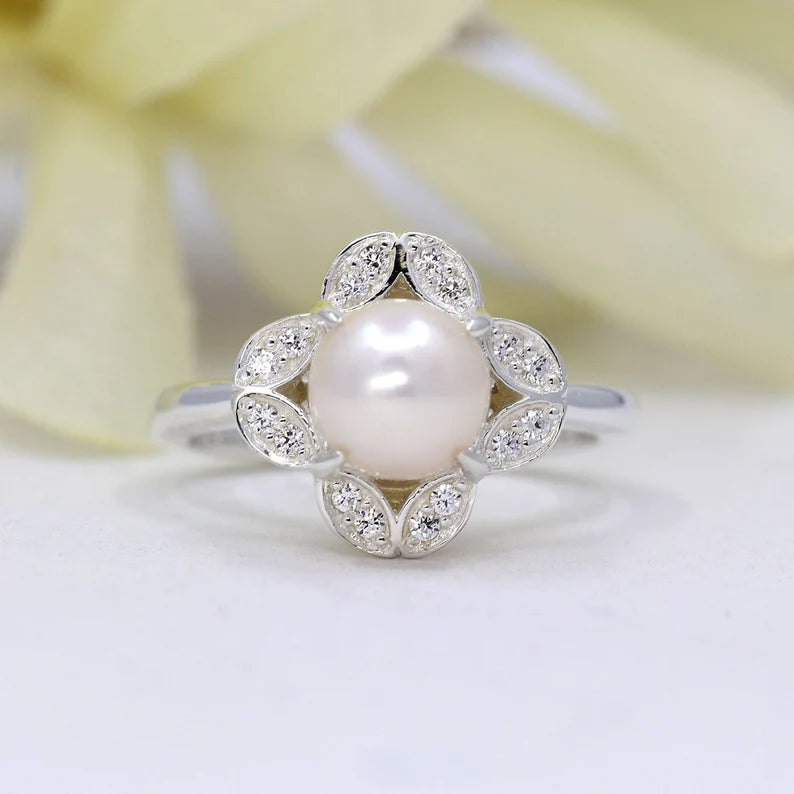 14K PEARL DIAMOND FLOWER RING