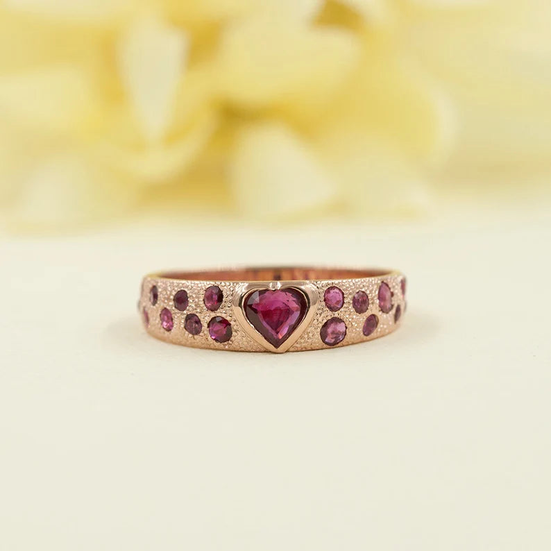 14K HEART RUBY HAMMERED BAND