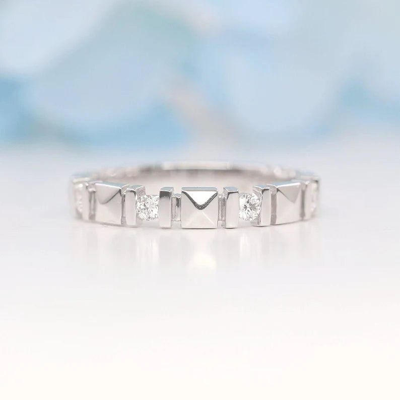 14K DIAMOND SQUARE PATTERN BAND