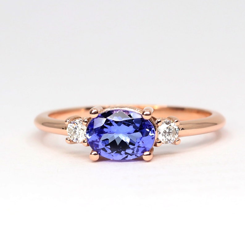 14K OVAL TANZANITE 0.10CT DIAMOND RING