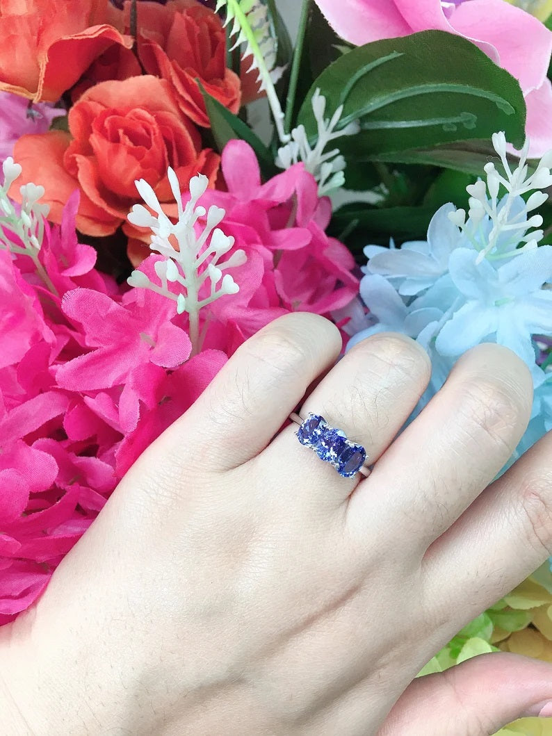 14K OVAL TANZANITE BAND