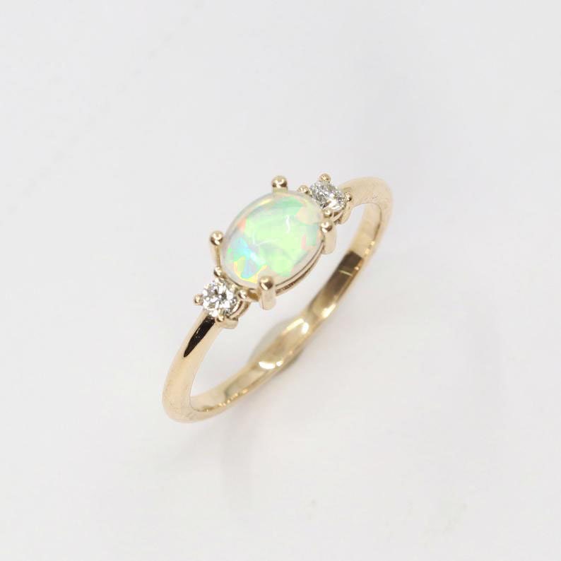 14K OVAL OPAL 0.10CT DIAMOND RING