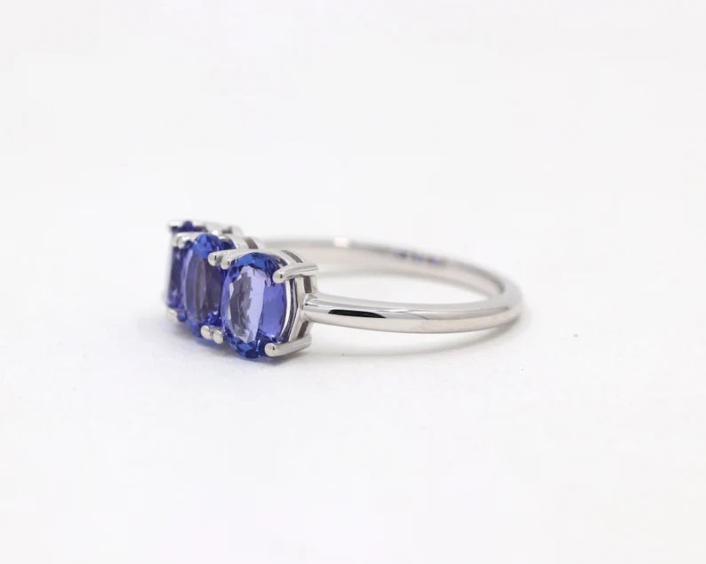 14K OVAL TANZANITE BAND