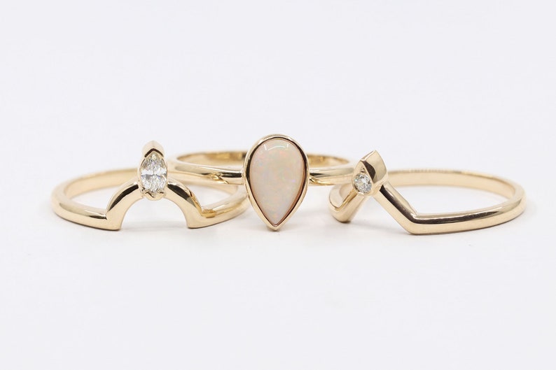 14K PEAR OPAL BEZEL RING DIAMOND V BAND 3 RING SET