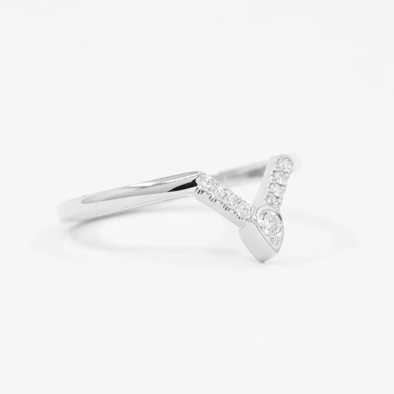 14K 0.10CT DIAMOND V SHAPE CHEVRON BAND