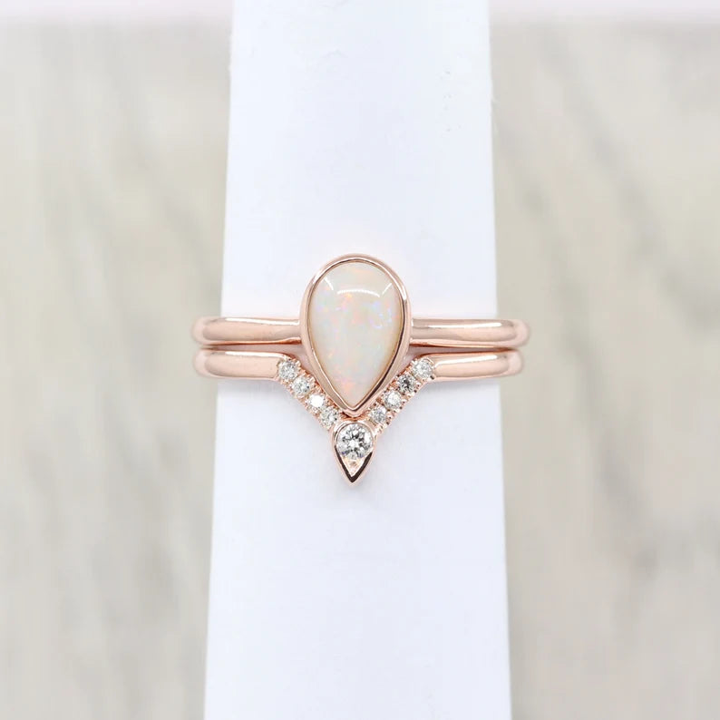 14K 0.10CT DIAMOND V SHAPE CHEVRON BAND