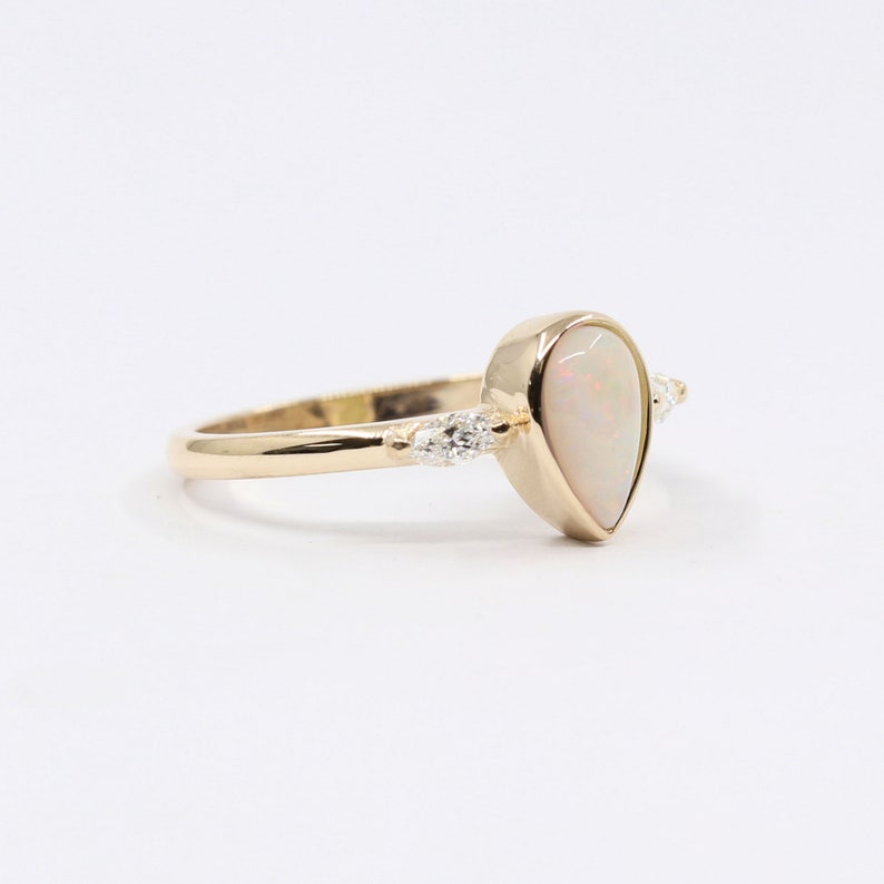 14K PEAR OPAL BEZEL RING DIAMOND V BAND 2 RING SET