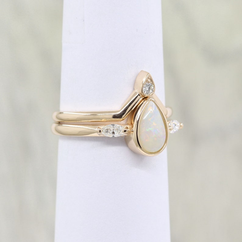 14K PEAR OPAL BEZEL RING DIAMOND V BAND 2 RING SET