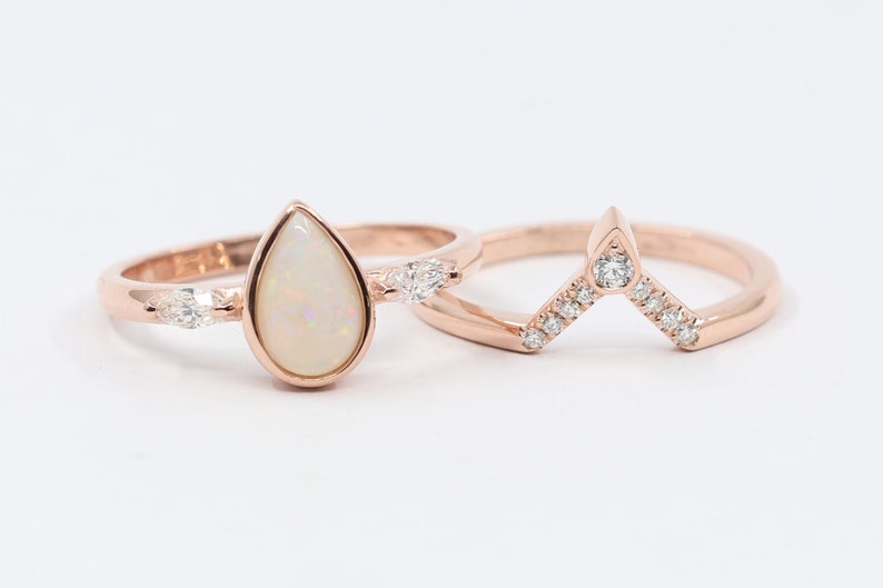 14K PEAR OPAL BEZEL RING DIAMOND V BAND 2 RING SET