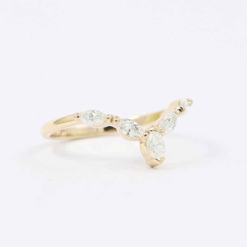 14K MARQUISE DIAMOND CHEVRON BAND