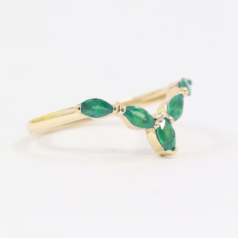 14K MARQUISE EMERALD CHEVRON BAND