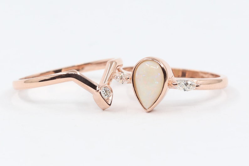 14K PEAR OPAL BEZEL RING DIAMOND V BAND 2 RING SET