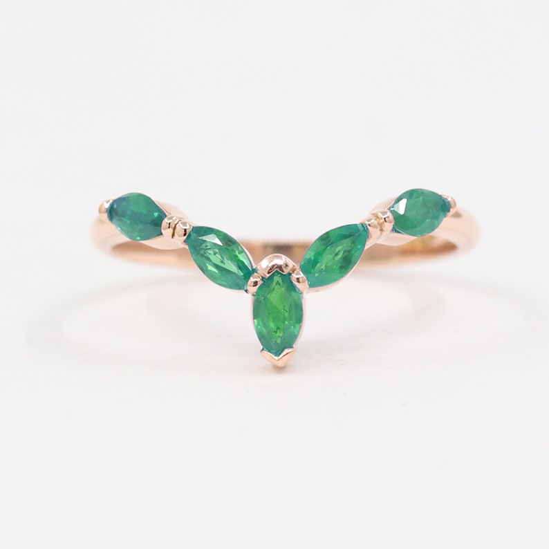 14K MARQUISE EMERALD CHEVRON BAND