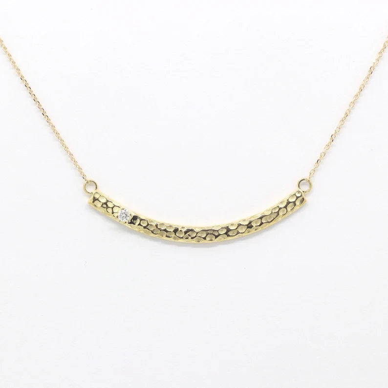 14K 1 DIAMOND HAMMERED CURVED BAR NECKLACE