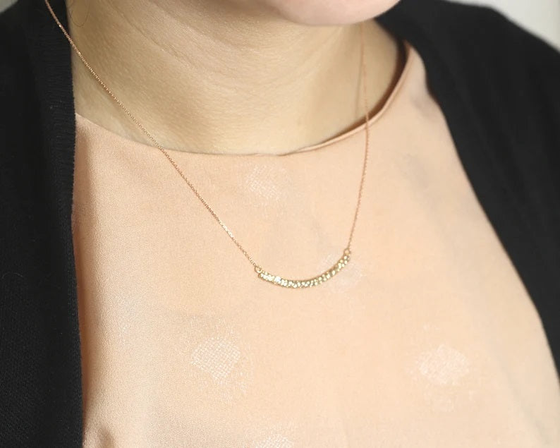 14K 1 DIAMOND HAMMERED CURVED BAR NECKLACE