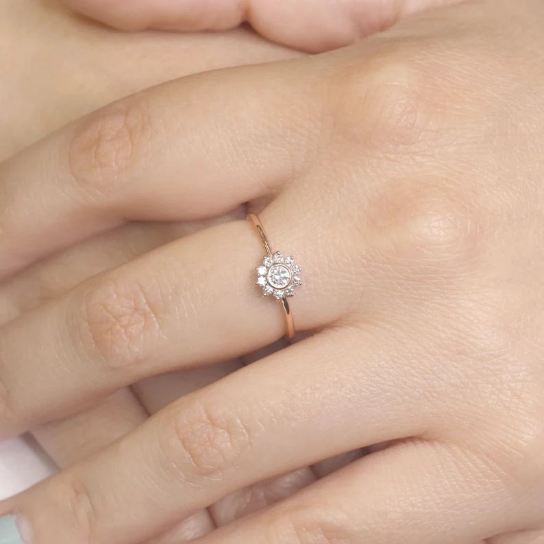 14K DIAMOND BEZEL FLOWER RING