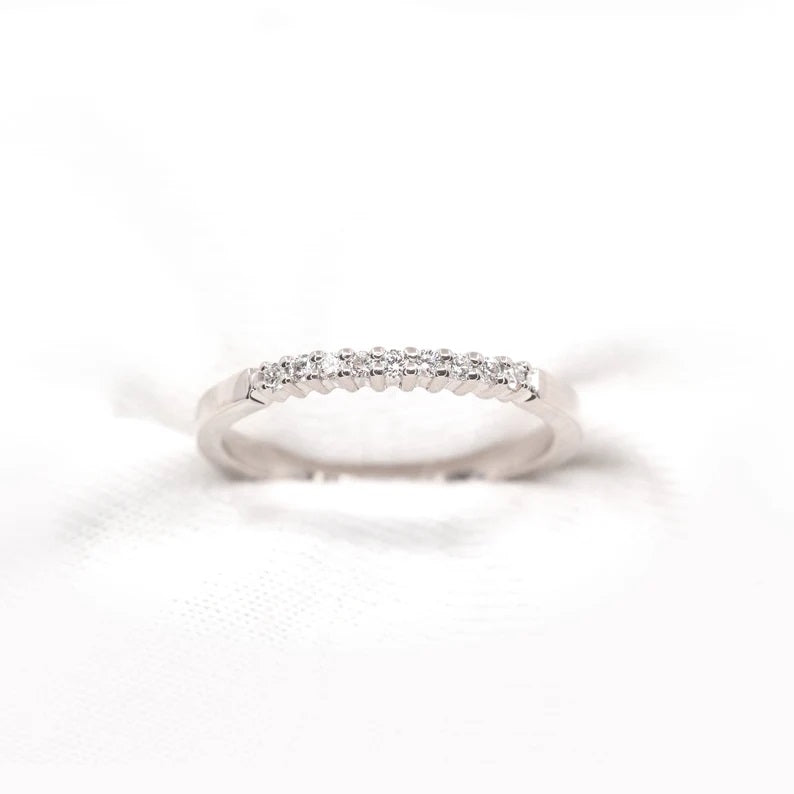 14K 9 DIAMOND SQUARED EDGE BAND