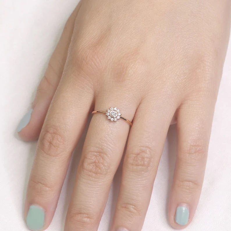 14K DIAMOND BEZEL FLOWER RING