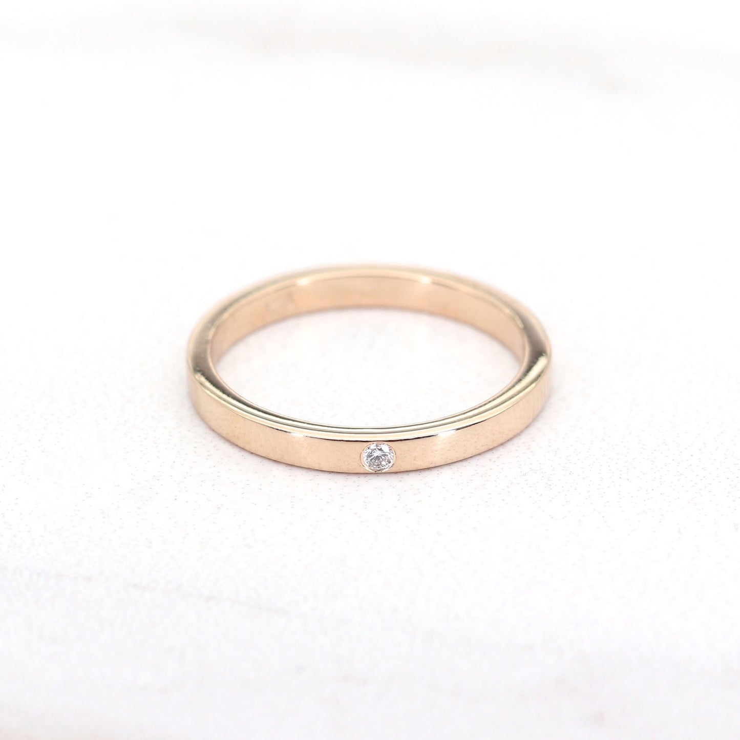 14K 1 DIAMOND SQUARED EDGE 2MM BAND