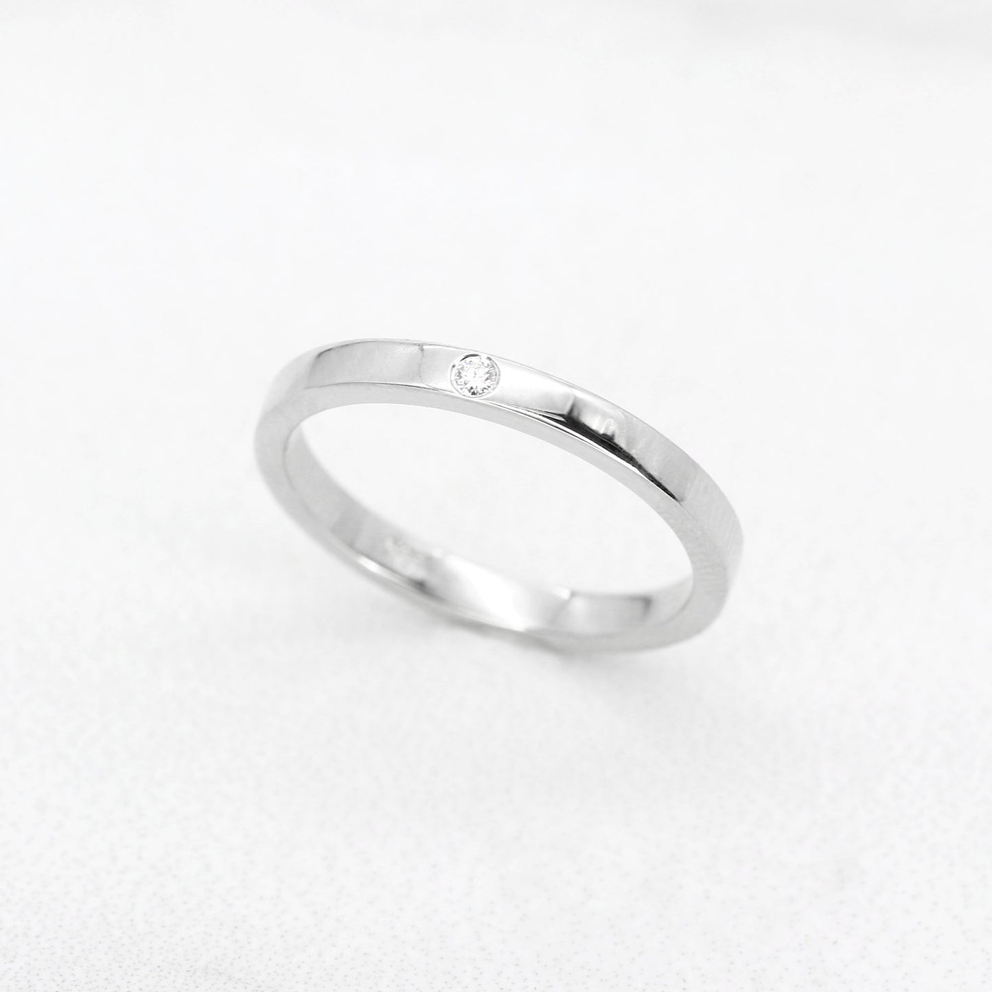 14K 1 DIAMOND SQUARED EDGE 2MM BAND