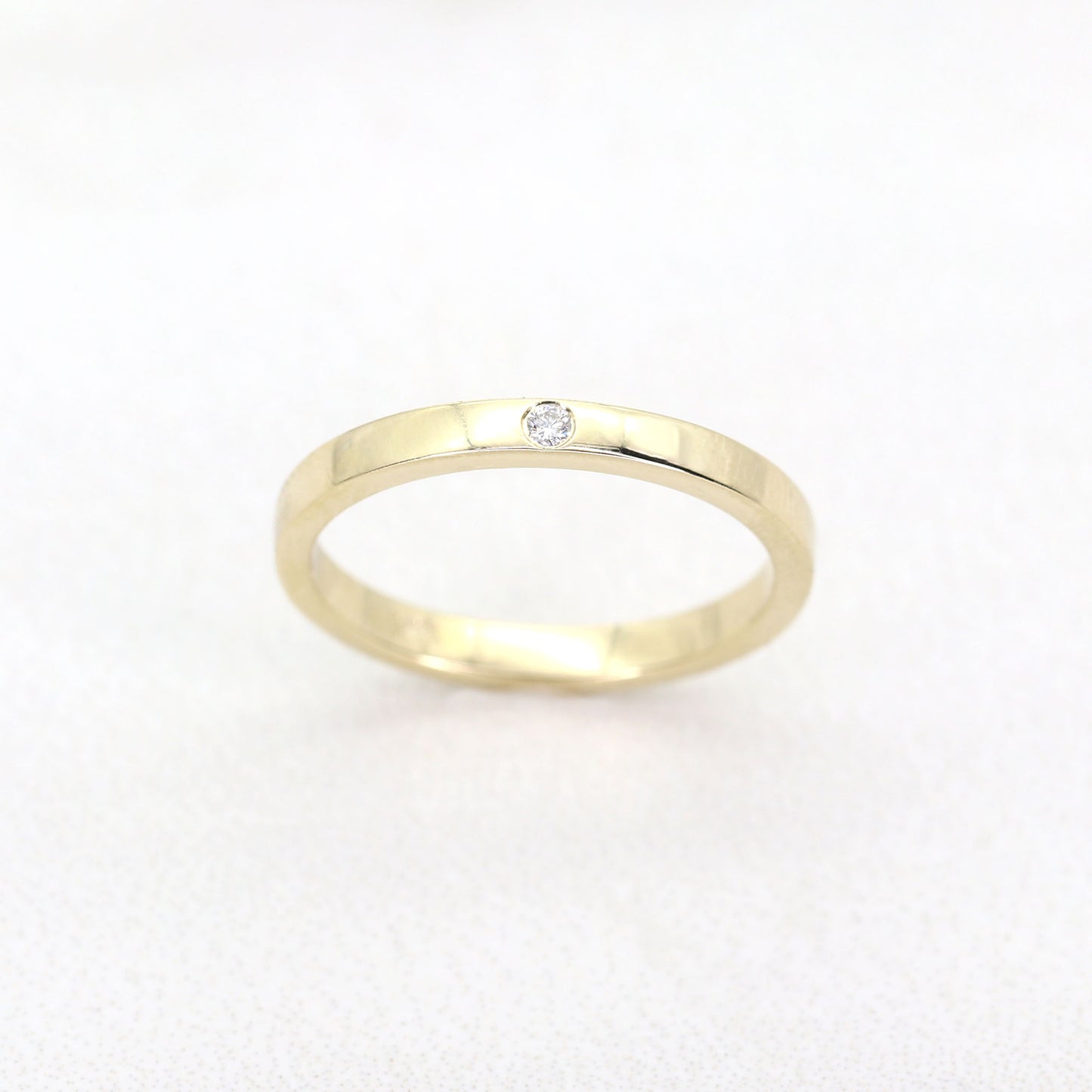 14K 1 DIAMOND SQUARED EDGE 2MM BAND