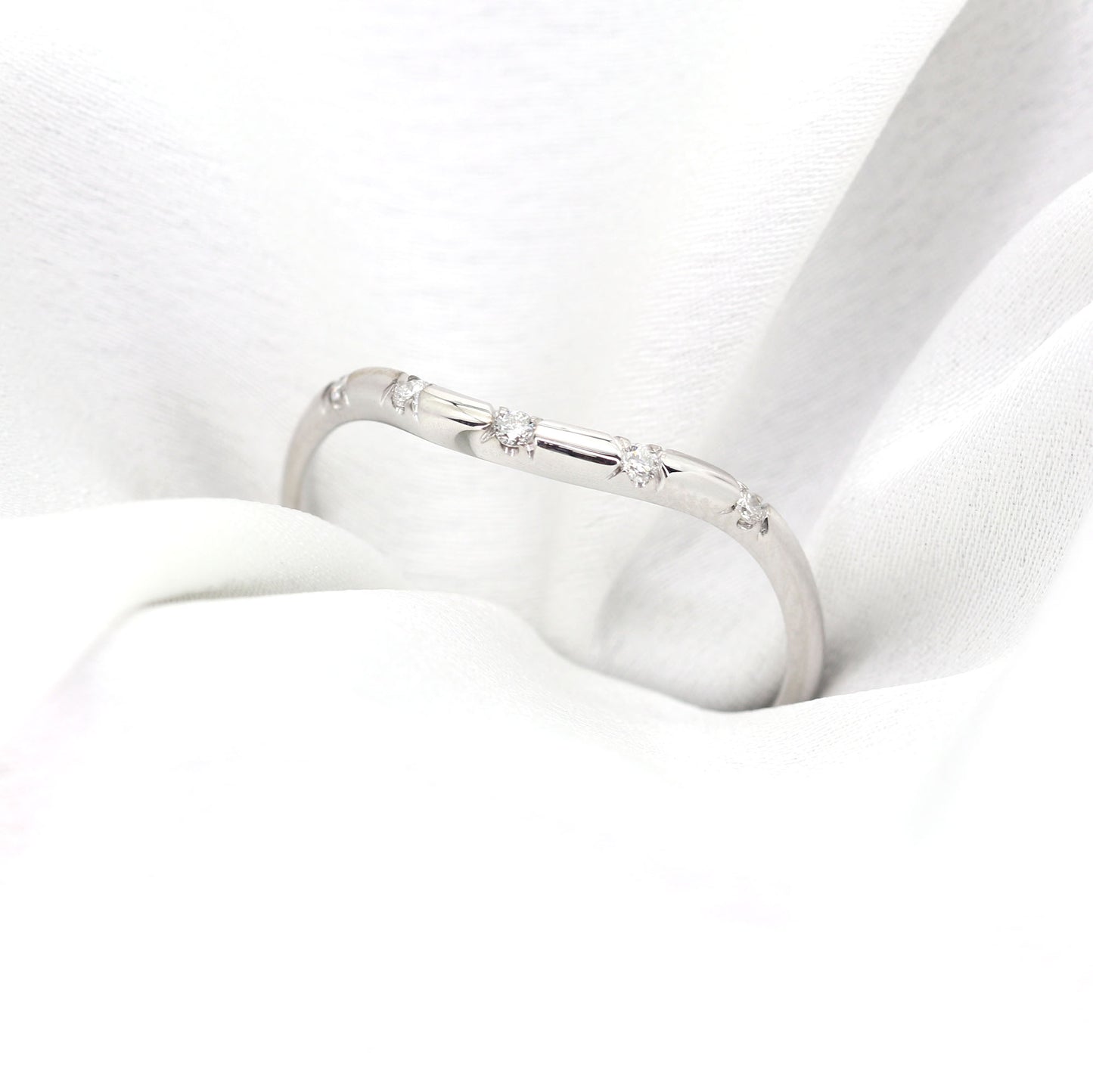 14K 0.8CT DIAMOND CURVED BAND