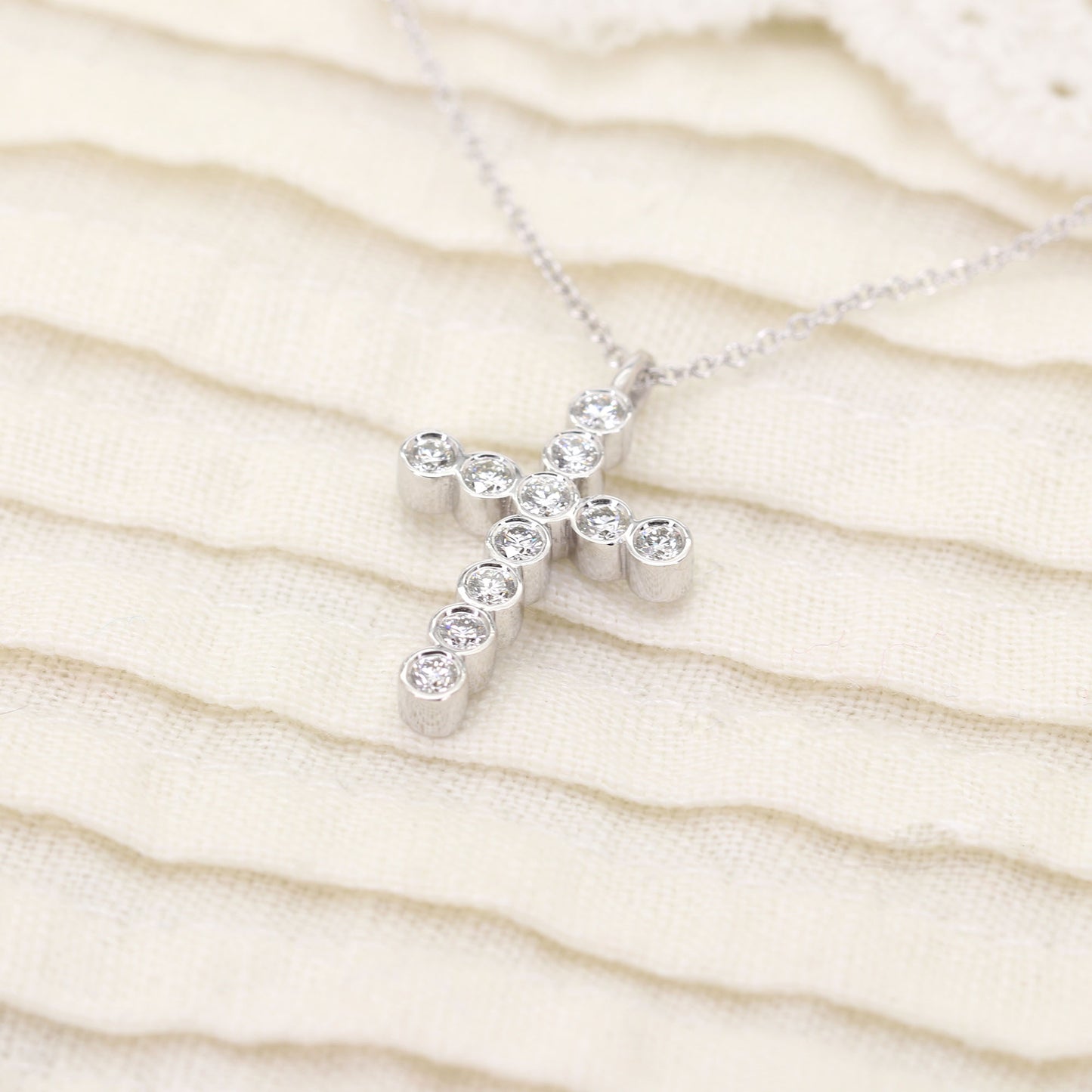 14K 0.33CT DIAMOND CROSS NECKLACE