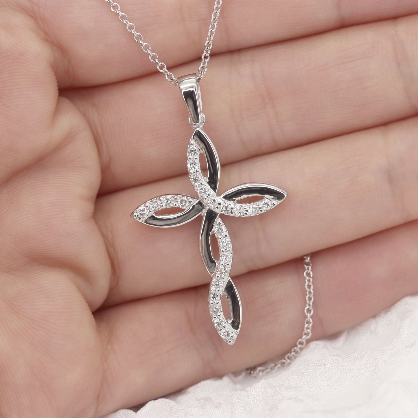 14K 0.33CT DIAMOND CROSS NECKLACE