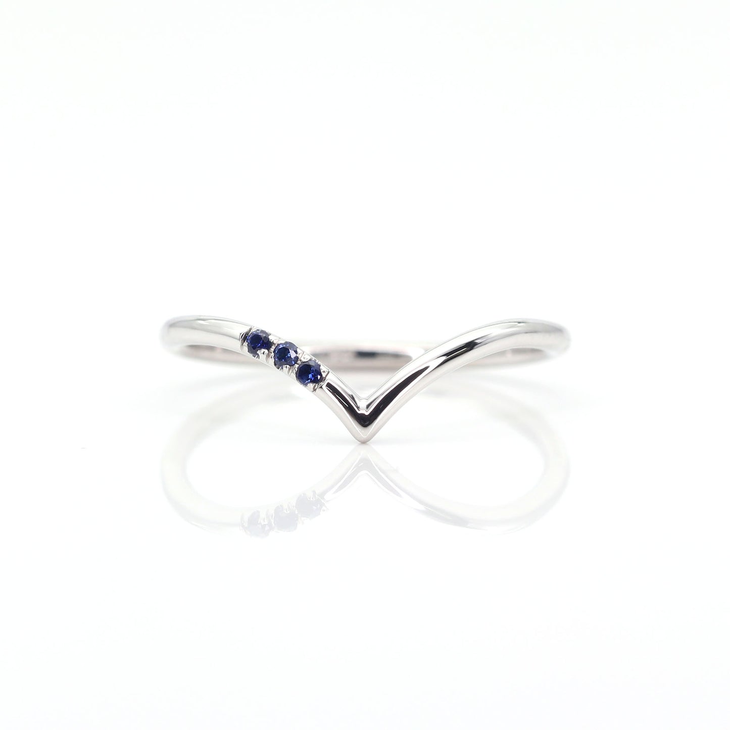 14K 3 SAPPHIRE CHEVRON BAND