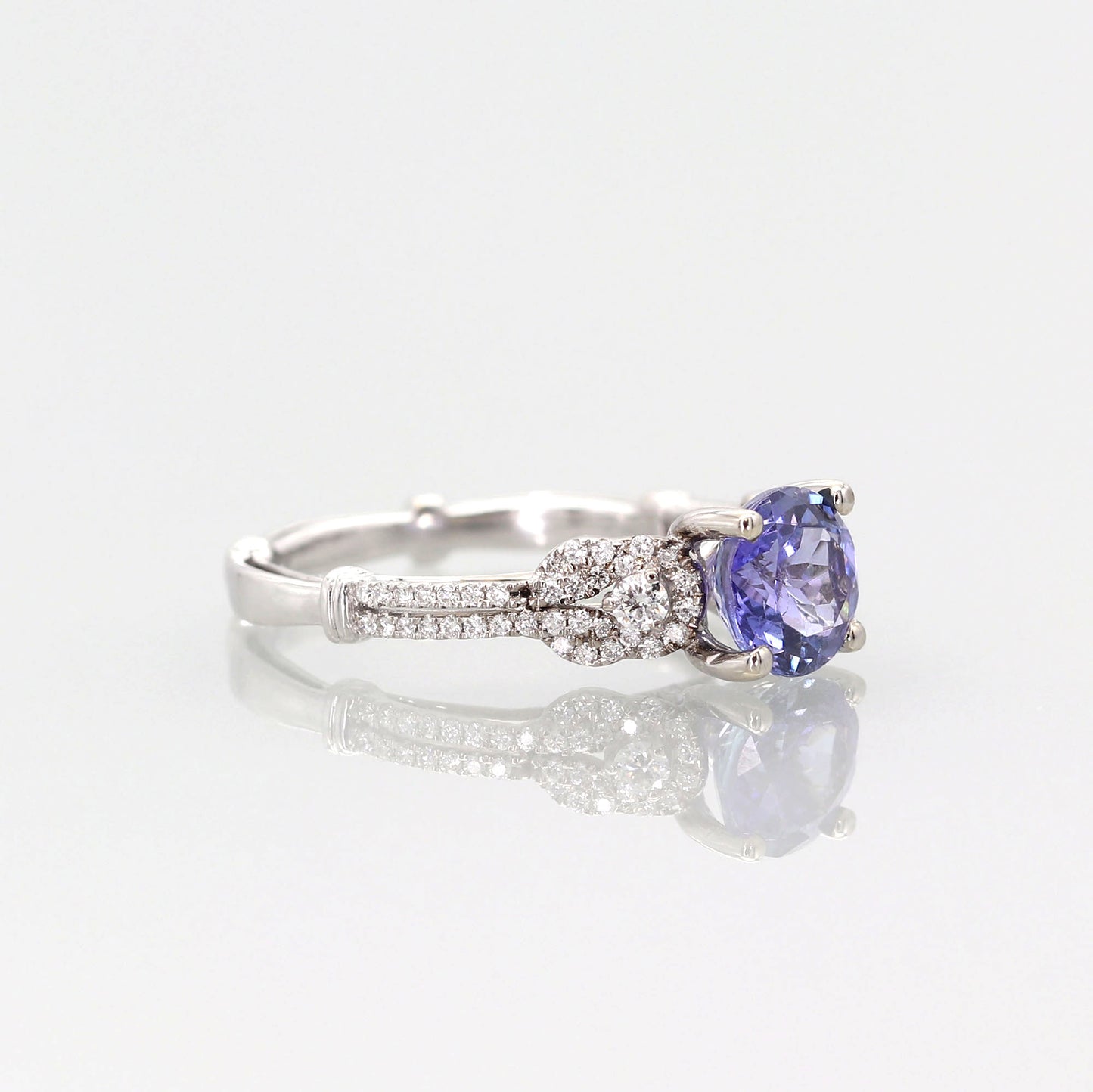 18K WHITE GOLD TANZANITE DIAMOND CLUSTER RING