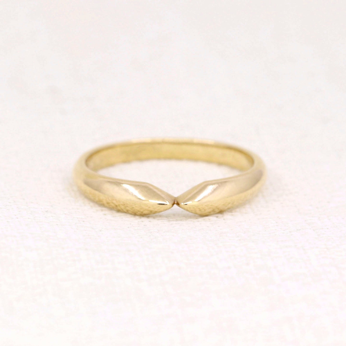 14K POINTED BAND