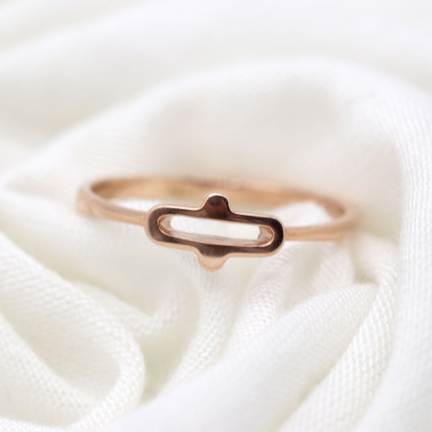 14K OVAL SHAPE UNIQUE BAND