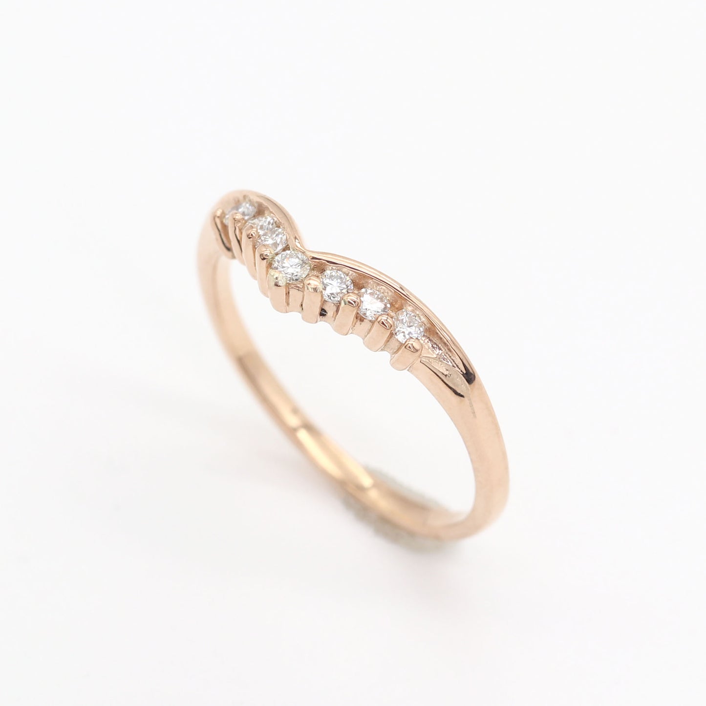 14K 0.15CT DIAMOND CHEVRON BAND