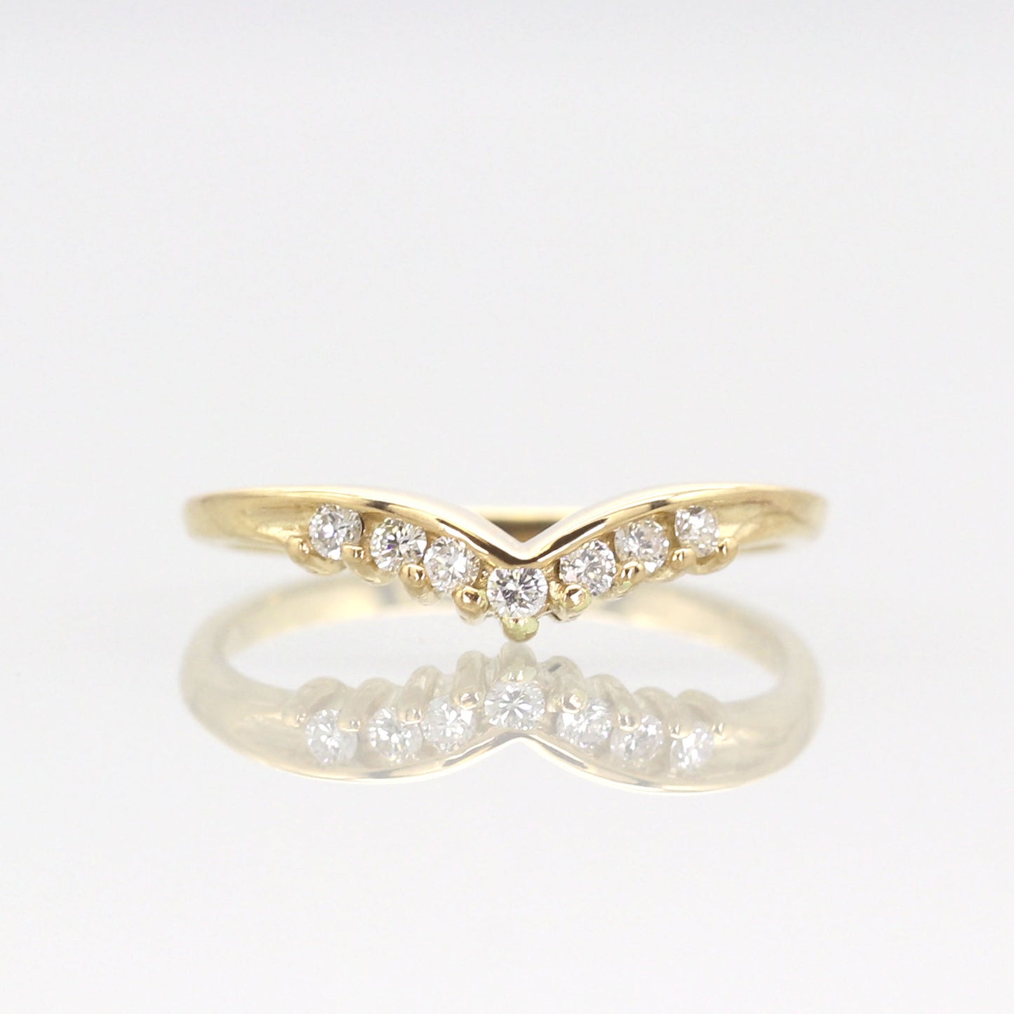 14K 0.15CT DIAMOND CHEVRON BAND