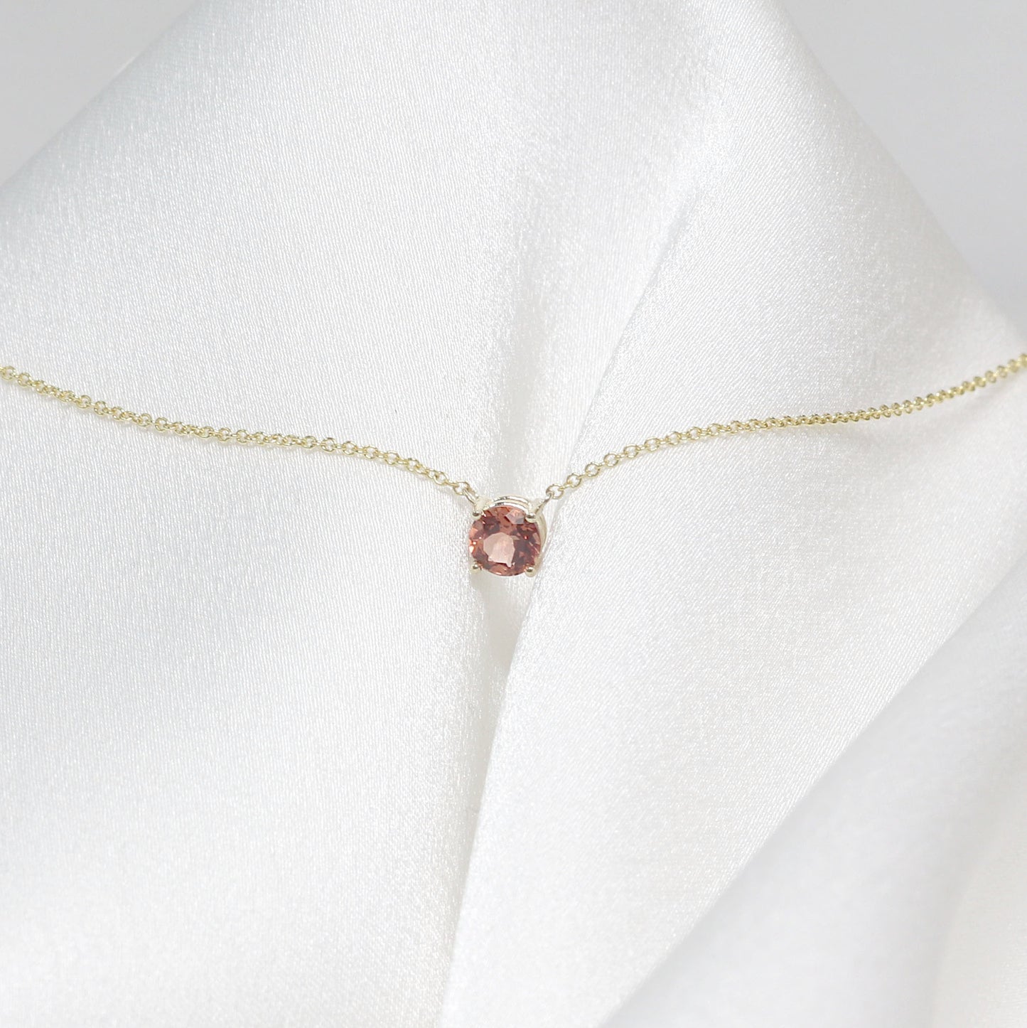 14K SUNSTONE SOLITAIRE NECKLACE