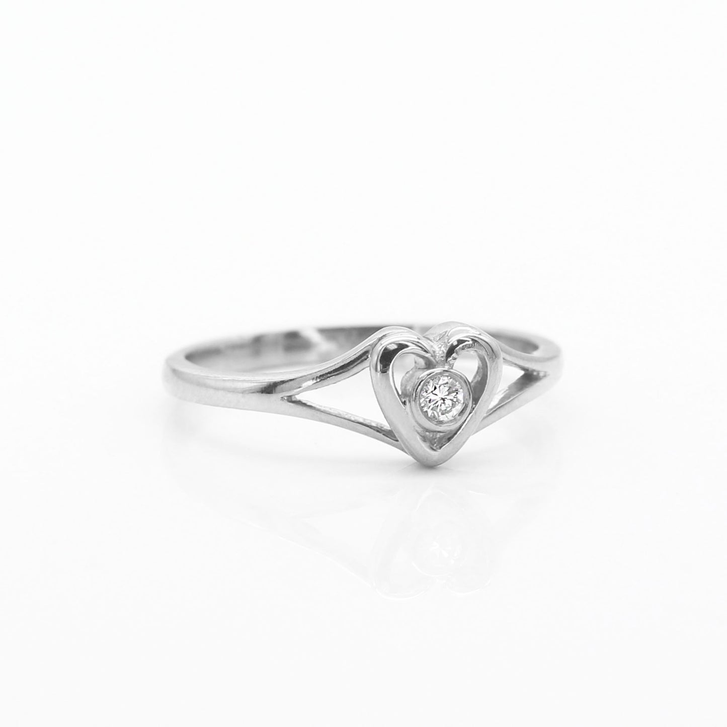 14K DIAMOND BEZEL HEART RING