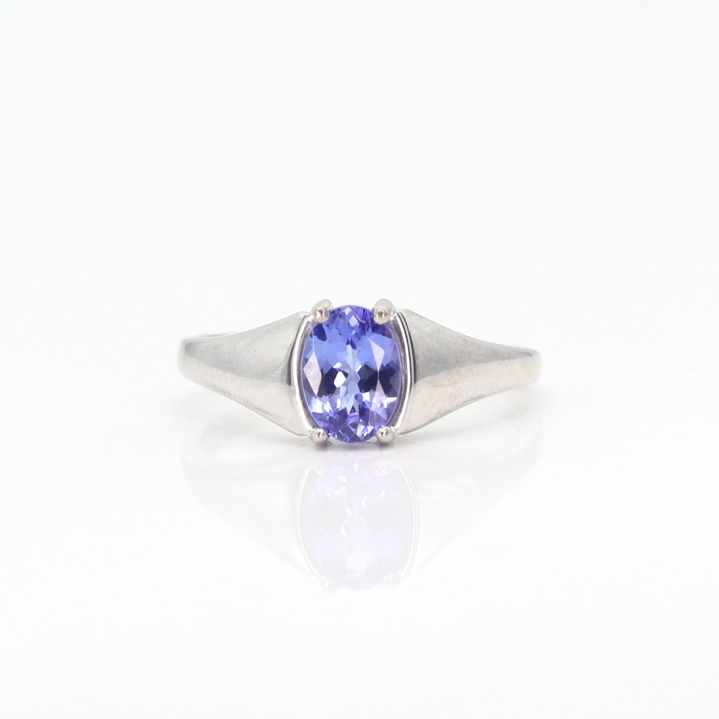 14K OVAL TANZANITE SOLITAIR RING