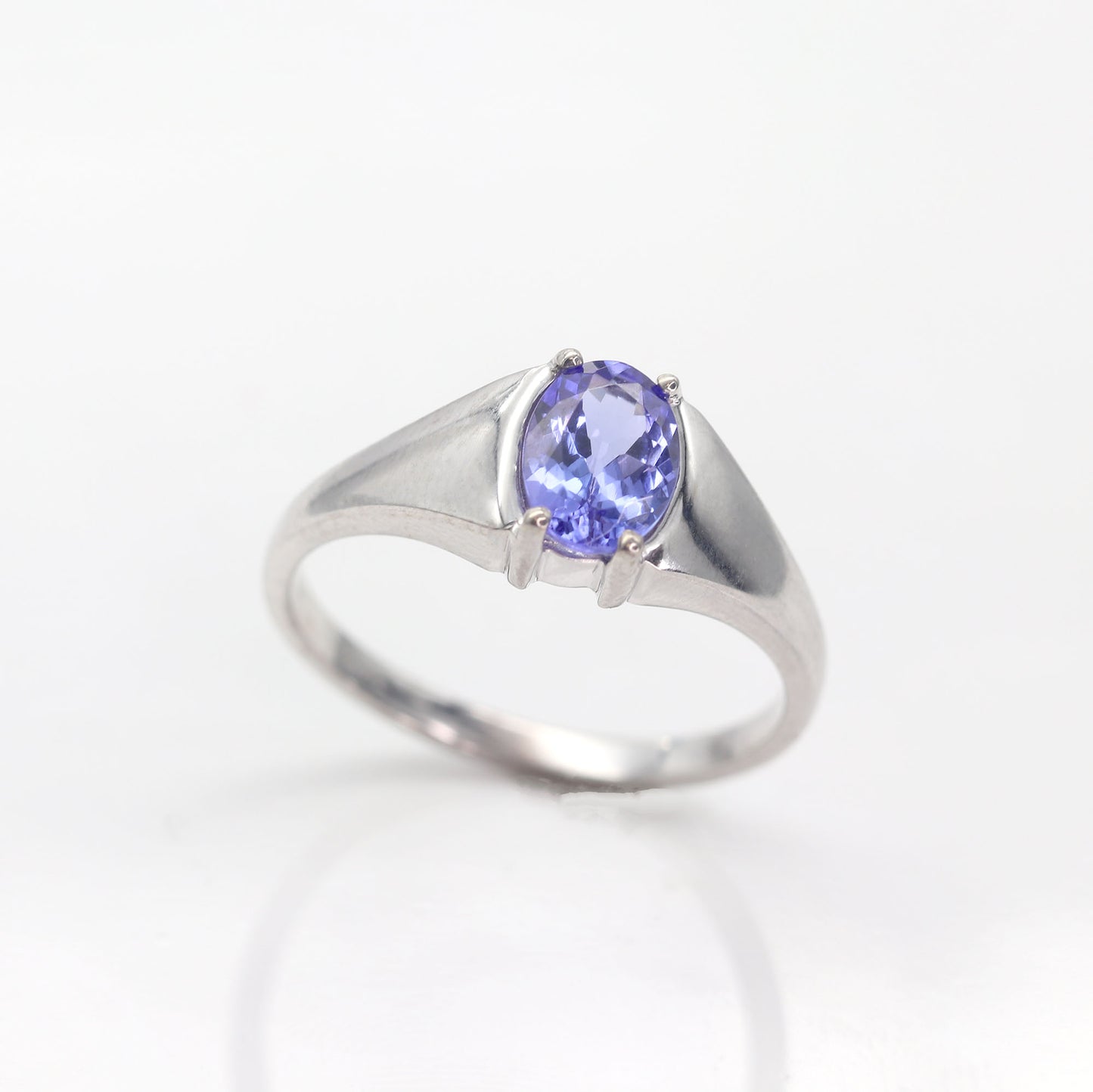 14K OVAL TANZANITE SOLITAIR RING