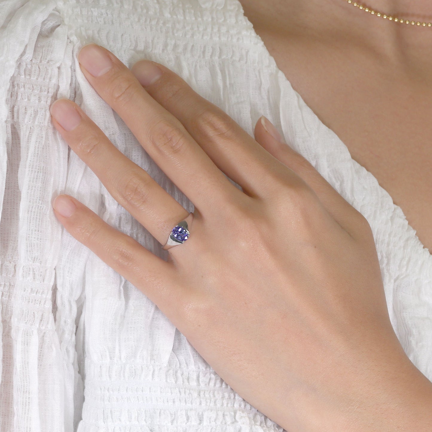 14K OVAL TANZANITE SOLITAIR RING