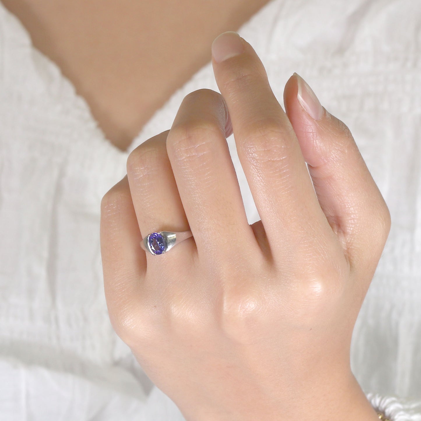 14K OVAL TANZANITE SOLITAIR RING