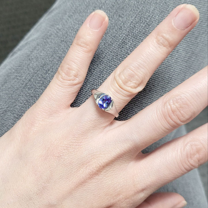 14K OVAL TANZANITE SOLITAIR RING