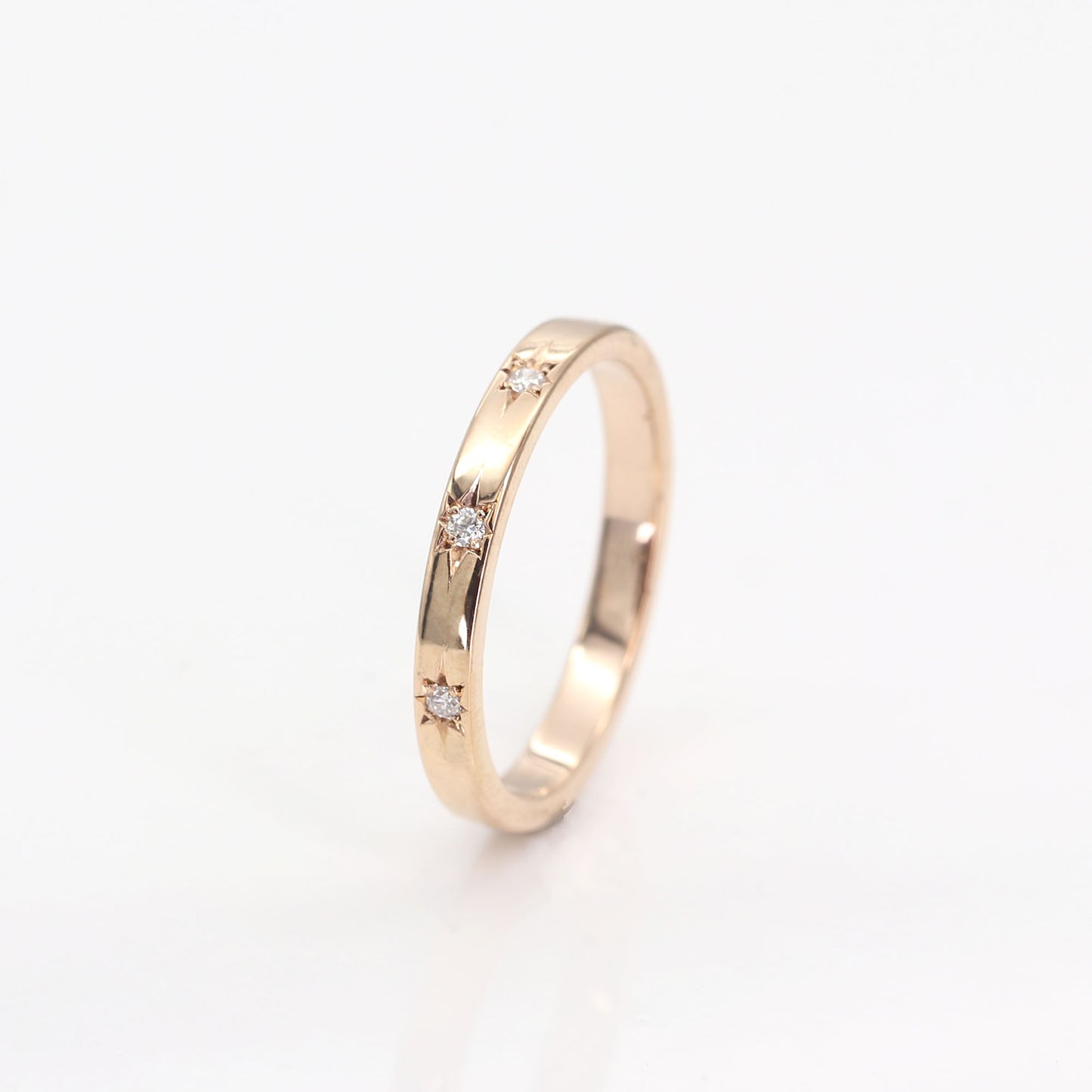 14K 3 FLAME DIAMOND 2.5MM BAND