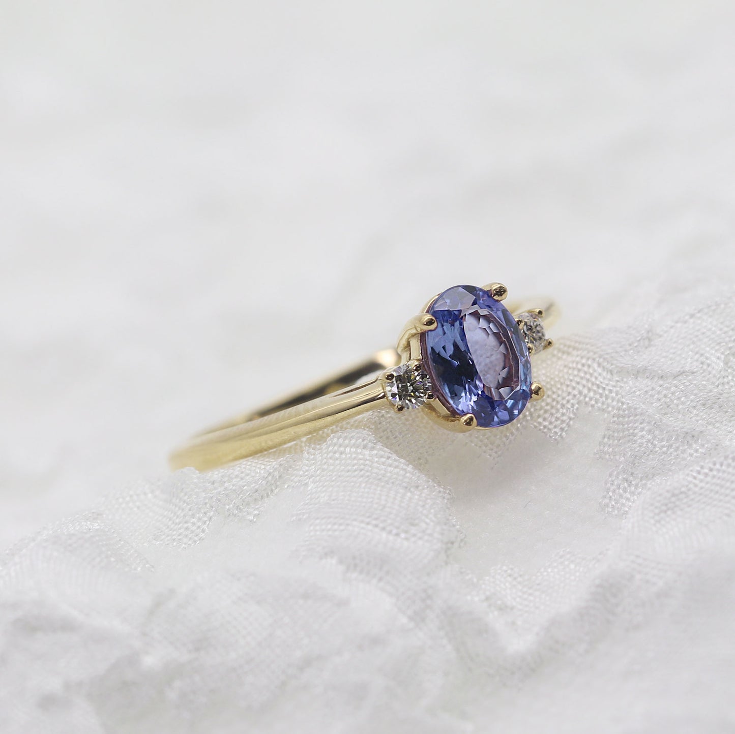 14K OVAL TANZANITE 0.06CT DIAMOND RING