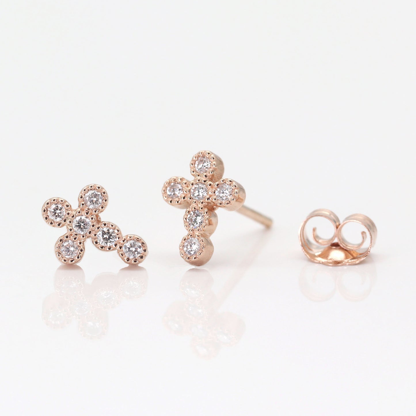 14K DIAMOND CROSS STUD EARRING