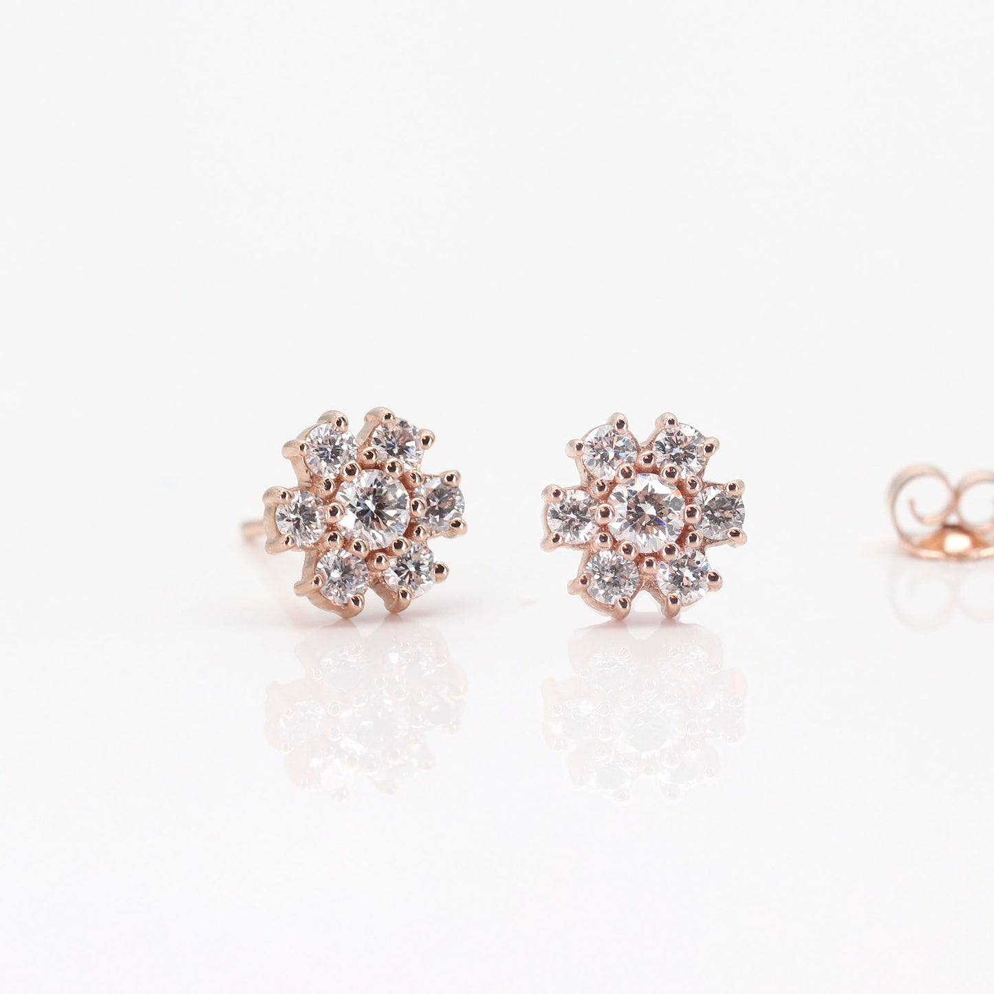 14K DIAMOND FLOWER EARRING